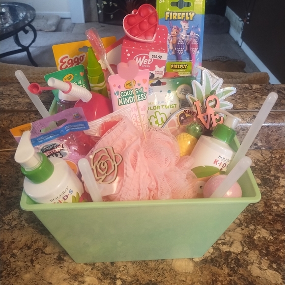 Crayola Bolero Kids  Custom Gift Basket Snacks And Fun Bath Items - Picture 9 of 17